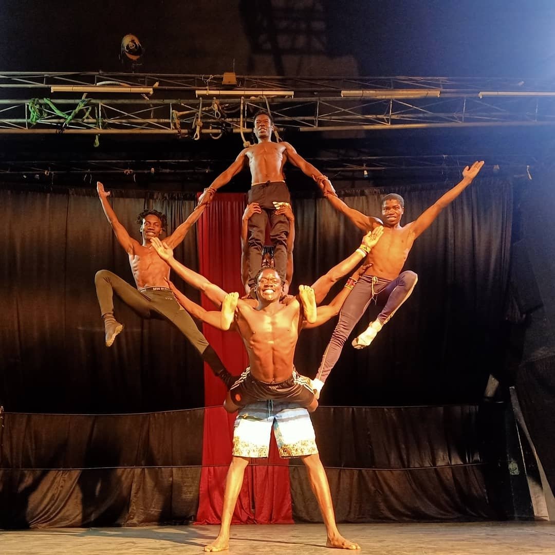 WARRIORS ACROBATS (KENYA)