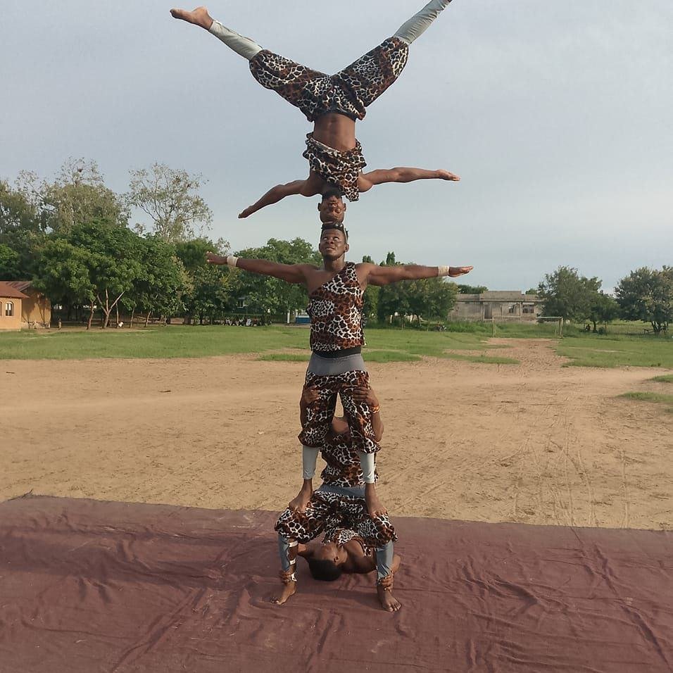 BAGAMOYO ACROBATS (TANZANIA)